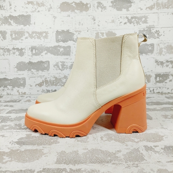 NEW Sorel Brex Cream Beige Leather Pull On Block Heel Chelsea Boots V203 - Picture 1 of 10